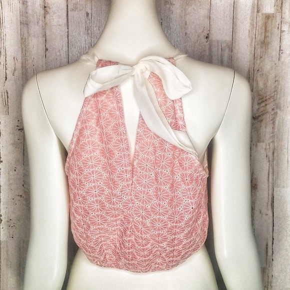 BCBGeneration | Daisy Eyelet Keyhole Halter Top - Picture 5 of 7